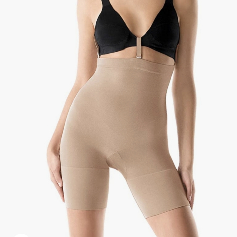 SPANX Slim Shaping Mid Thigh Bodysuit Nude sz Medium Beige Shorts EUC
